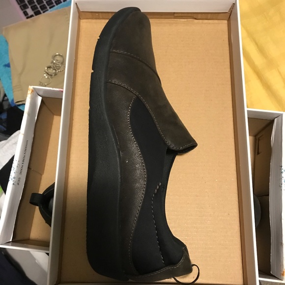 Clark’s Chocolate Brown Casual Leather Shoe - Picture 5 of 7